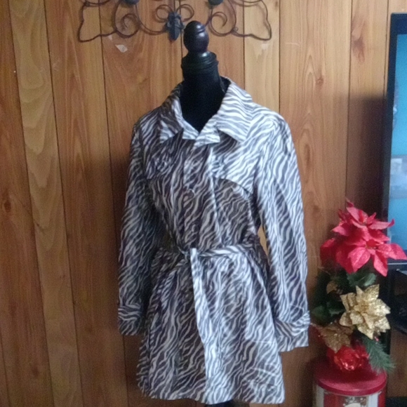 Chico's Jackets & Blazers - Zebra Trench❤🖤